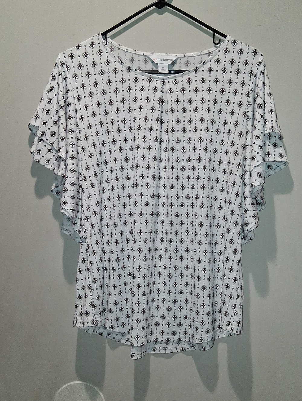 Liz Claiborne White Blouse with Black Geometric Print and Flutter Sleeves